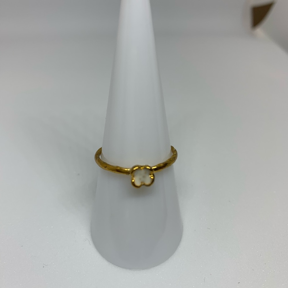 NEW Thin Hammered Gold White Enamel Lacquer Mini Flower Ring